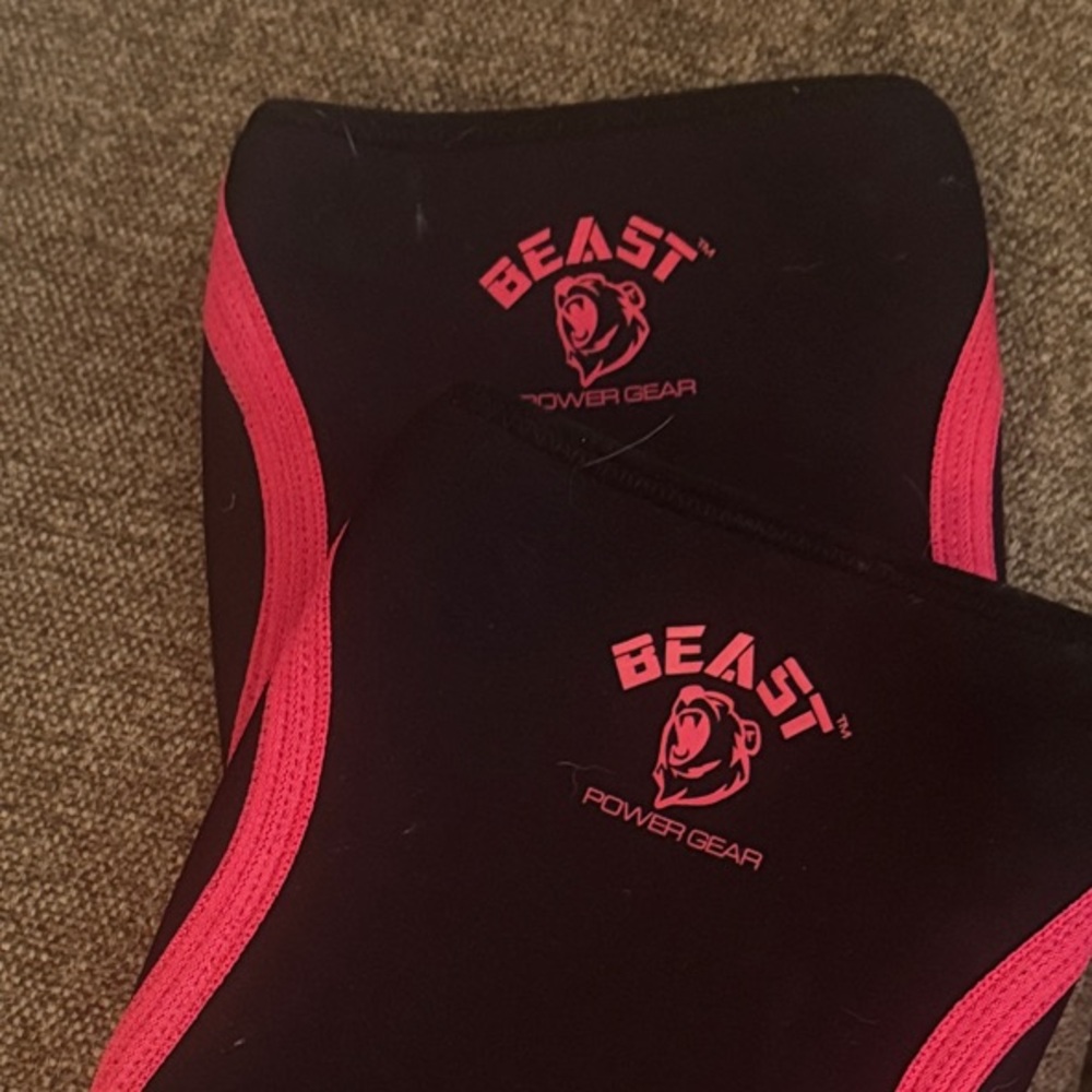 Beast Power Gear Knee Sleeves Black Pink